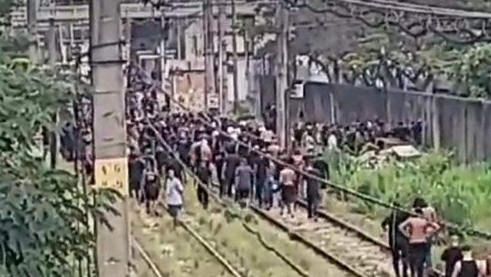 Rio, non possono andare al derby e si picchiano lontano dallo stadio: muore un tifoso del Flamengo - immagine 1