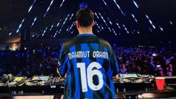 Il dj Mahmut Orhan al Coachella Festival con la maglia dell’Inter