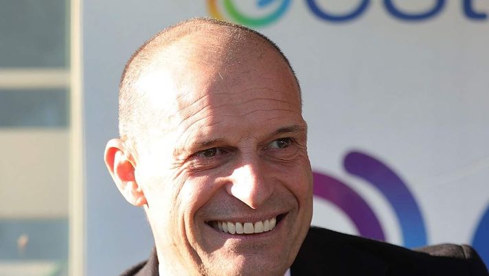 Milan, Allegri: 'La squadra ha le caratteristiche per giocare con altri moduli'