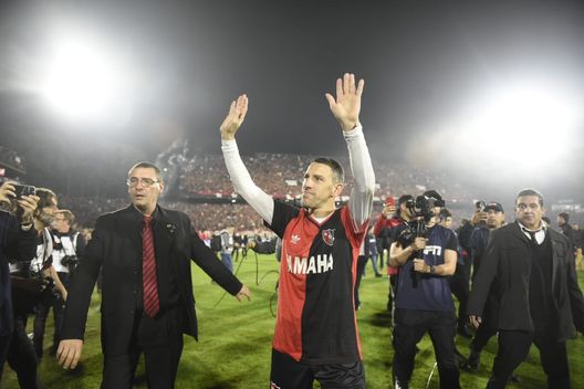 Che festa alla partita d’addio di Maxi Rodríguez! Due magie di Messi, a segno anche Batistuta- immagine 2