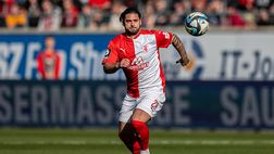 Germania, il derby tra Hallescher e Chemie finisce in rissa: razzi e petardi in campo