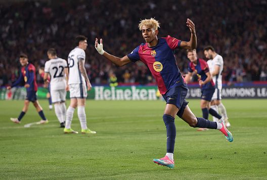 BARCELONA, SPAIN - APRIL 30: Lamine Yamal esulta dopo l'eurogol contro l'Inter di ieri sera. (Photo by Carl Recine/Getty Images) Yamal, 17 anni e numeri mostruosi: meglio di Messi e Cristiano Ronaldo- immagine 2