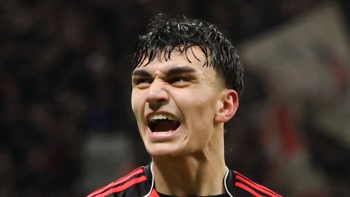 Can Uzun esulta con la maglia dell'Eintracht Francoforte, obiettivo di mercato del Milan