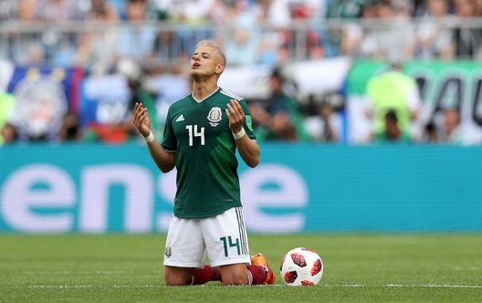 Hernandez con la maglia della nazionale messicana. (Foto di Buda Mendes/Getty Images) Chicharito Hernandez shock: “Donne state fallendo, accettate la mascolinità”- immagine 3