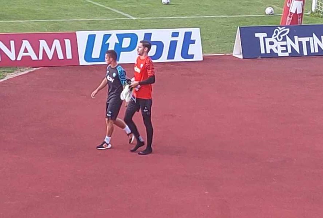 GALLERY Meret e Raspadori lasciano insieme il campo di Carciato: saluti ai tifosi - immagine 5