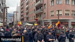 VIDEO – Athletic-Roma, il corteo dei tifosi a Bilbao: cori e bandiere giallorosse