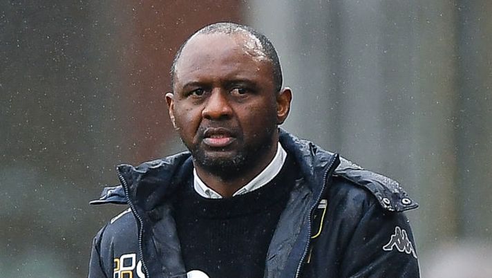 GENOA, ITALY - NOVEMBER 24: Patrick Vieira, head coach of Genoa, reacts during the Serie A match between Genoa and Cagliari at Stadio Luigi Ferraris on November 24, 2024 in Genoa, Italy. (Photo by Getty Images/Getty Images) Vieira: “Balotelli voleva entrare prima, reazione giusta. Miretti, Frendrup, Vitinha e Messias…” - immagine 1
