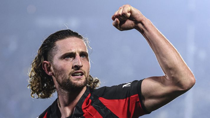 COMO, ITALY - JANUARY 15: Adrien Rabiot of AC Milan celebrates after scoring the his team's third goal during the Serie A match between Como 1907 and AC Milan at Giuseppe Sinigaglia Stadium on January 15, 2026 in Como, Italy. (Photo by Giuseppe Cottini/Getty Images) Milan, senti De Zerbi: “Rabiot? Sposta gli equilibri. E’ un giocatore completo, sa fare tutto” - immagine 1