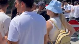 Fila di tifosi interminabile all’esterno dello stadio per la sessione di autografi