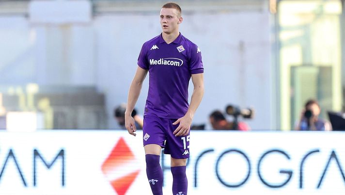 FLORENCE, ITALY - AUGUST 25: Pietro Comuzzo of ACF Fiorentina in action during the Serie match between Fiorentina and Venezia at Stadio Artemio Franchi on August 25, 2024 in Florence, Italy. (Photo by Gabriele Maltinti/Getty Images) Giocatori cresciuti in casa: Fiorentina tra le migliori per i numeri del vivaio - immagine 1