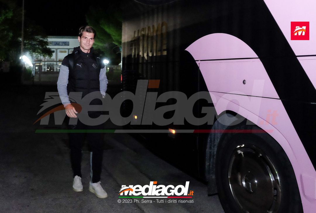 FOTO PALERMO: i rosanero si radunano al parcheggio dell’ippodromo (GALLERY) - immagine 16