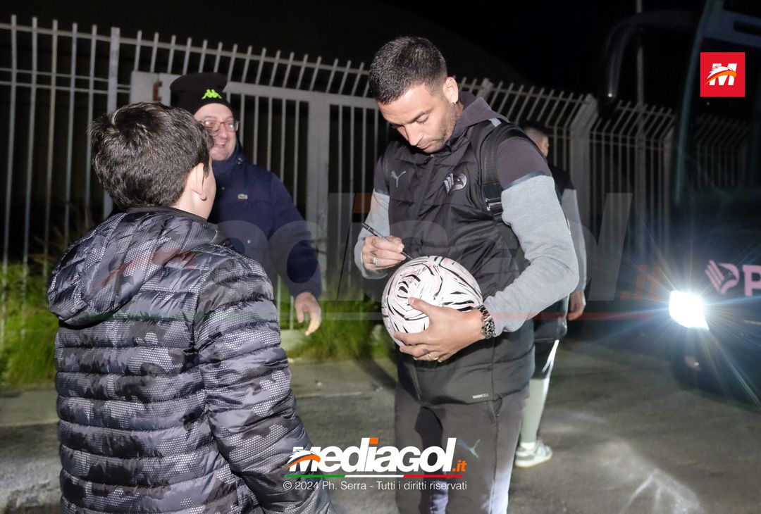 FOTO PALERMO: la squadra rosanero si raduna al parcheggio dell’Ippodromo (GALLERY) - immagine 5