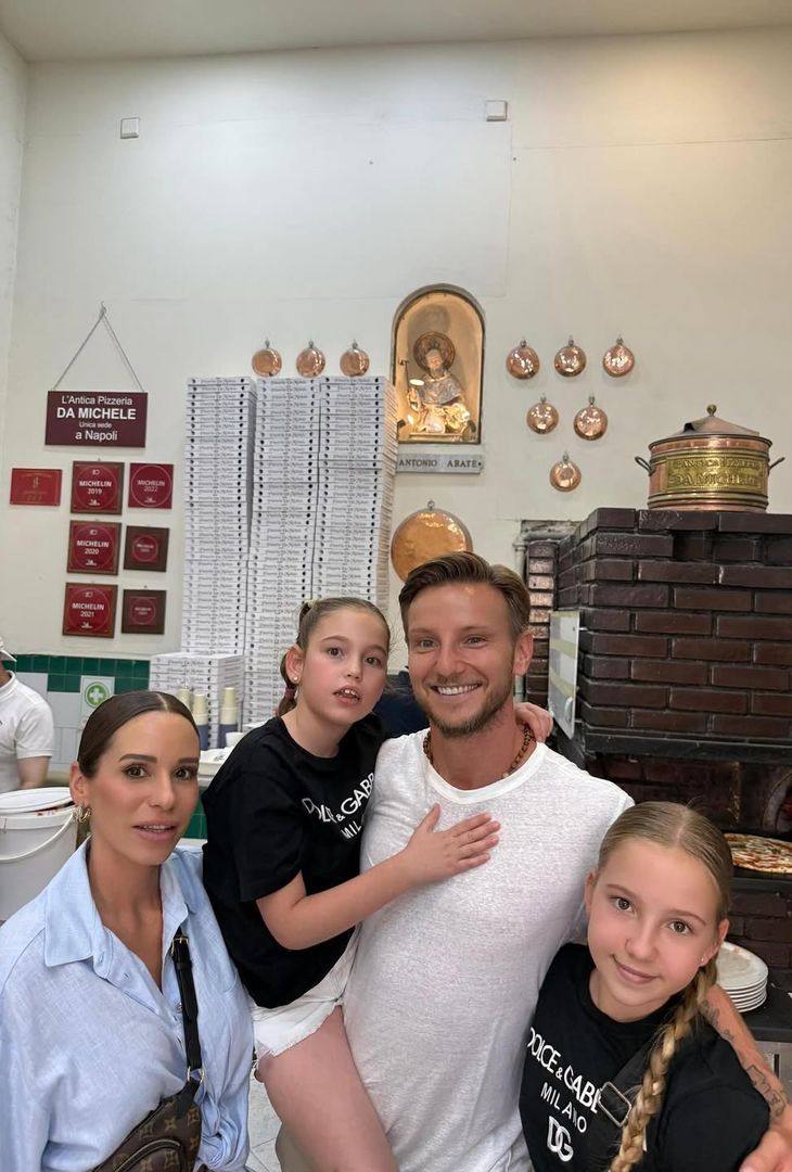 Rakitic ha gustato la pizza da Michele
