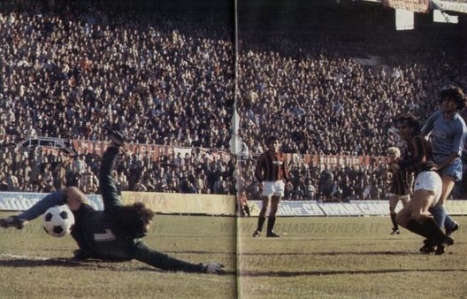 (Foto tratta da www.magliarossonera.it) McTominay, il secondo scozzese in gol a San Siro dopo Joe Jordan...