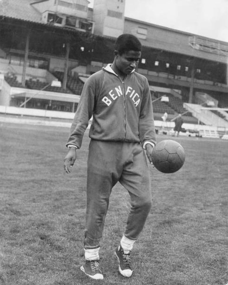 Il Portogallo presenta una maglia speciale per celebrare Eusebio- immagine 3