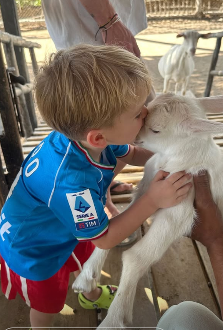 GALLERY Mertens, il Napoli è nel sangue: Ciro indossa la maglia anche in gita - immagine 4