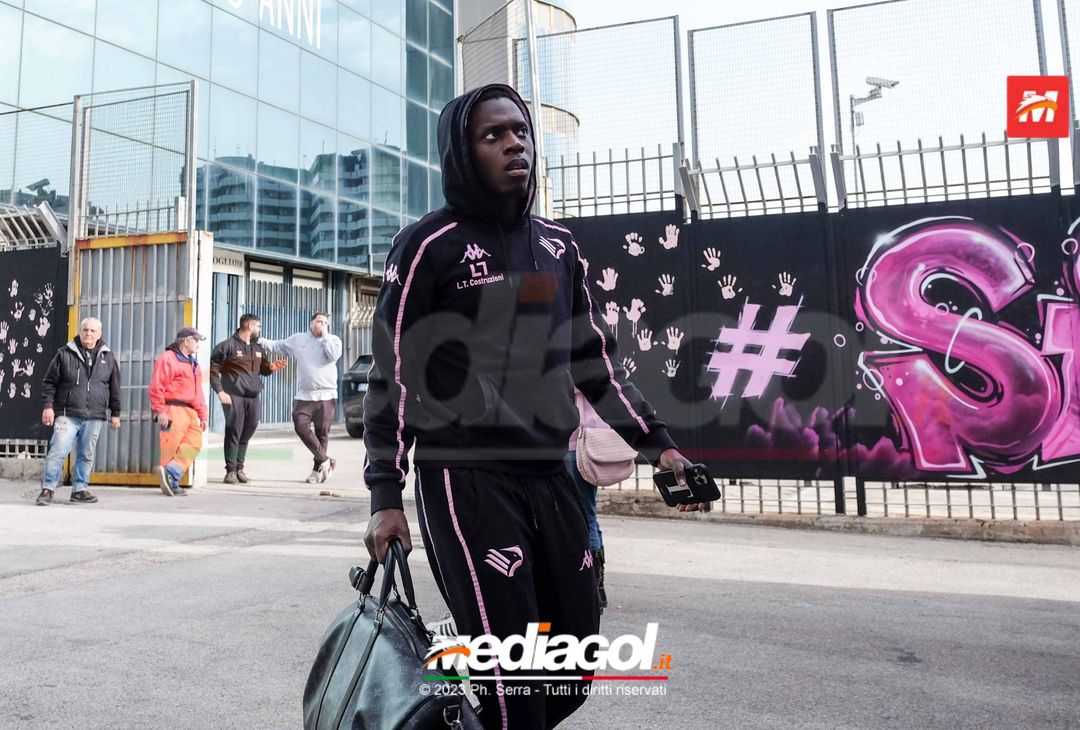 FOTO Südtirol-Palermo, la squadra in partenza dallo stadio “Renzo Barbera” (GALLERY) - immagine 48