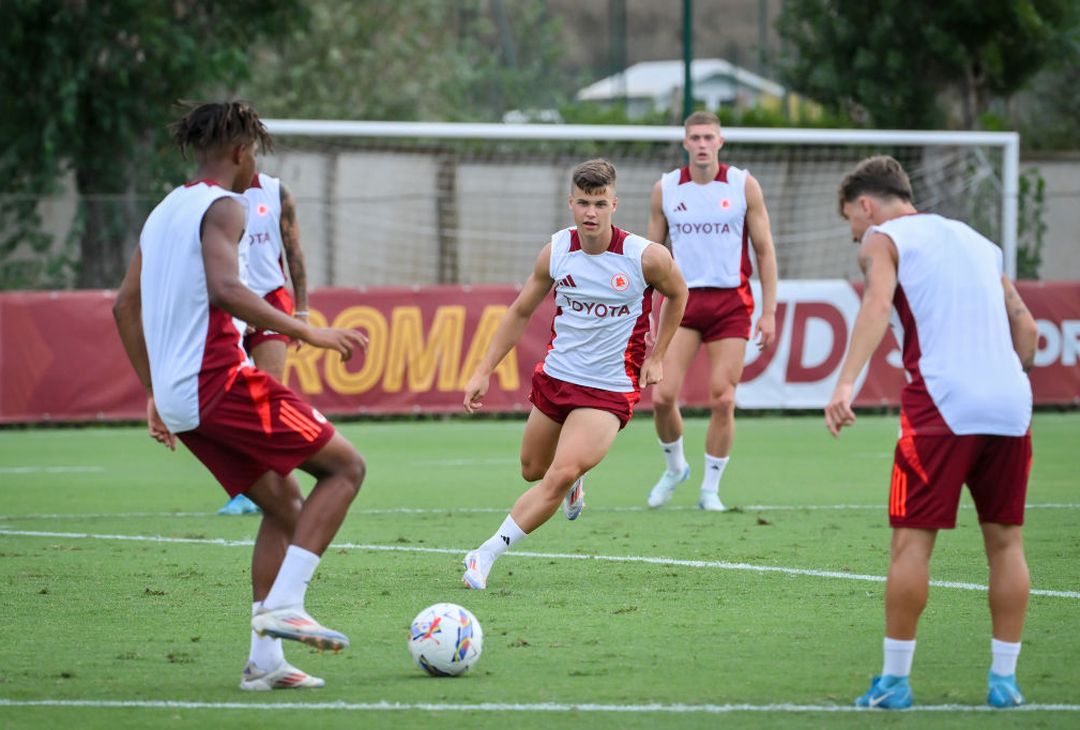 Roma, rifinitura a Trigoria alla vigilia di Cagliari: c’è Dybala – FOTO GALLERY - immagine 15