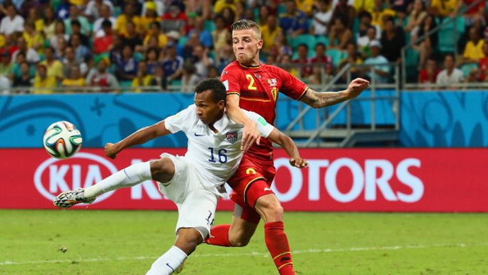 SALVADOR, BRAZIL - JULY 01: Julian Green of the United States scores his team's first goal in extra time against Toby Alderweireld of Belgium during the 2014 FIFA World Cup Brazil Round of 16 match between Belgium and the United States at Arena Fonte Nova on July 1, 2014 in Salvador, Brazil. (Photo by Kevin C. Cox/Getty Images) USA-Belgio, statunitensi in cerca della vittoria che manca da quasi un secolo - immagine 1
