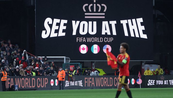 LIEGE, BELGIUM - NOVEMBER 18: Text saying 'see you at the FIFA World Cup' is shown on the screen inside the stadium after Belgium qualify during the FIFA World Cup 2026 qualifier match between Belgium and Liechtenstein on November 18, 2025 in Liege, Belgium. (Photo by Omar Havana/Getty Images) Curacao fa la storia: il quadro delle Nazionali già qualificate al Mondiale 2026 - immagine 1