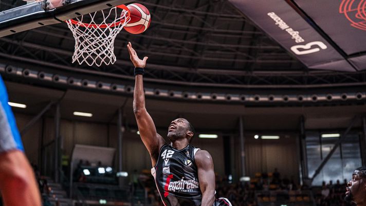 La Virtus batte Varese con un Super Belinelli- immagine 1