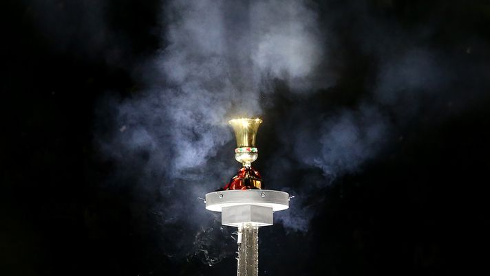 ROME, ITALY - MAY 14: The Coppa Italia trophy is seen on a plinth prior to the Coppa Italia Final match between AC Milan and Bologna at Stadio Olimpico on May 14, 2025 in Rome, Italy. (Photo by Paolo Bruno/Getty Images) Allegri: “Coppa Italia? È un obiettivo stagionale per tutti. Ottavo di finale importante” - immagine 1