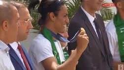 VIDEO / Algeria, che ovazione per il ritorno di Imane Khelif: “Medaglia meritata”