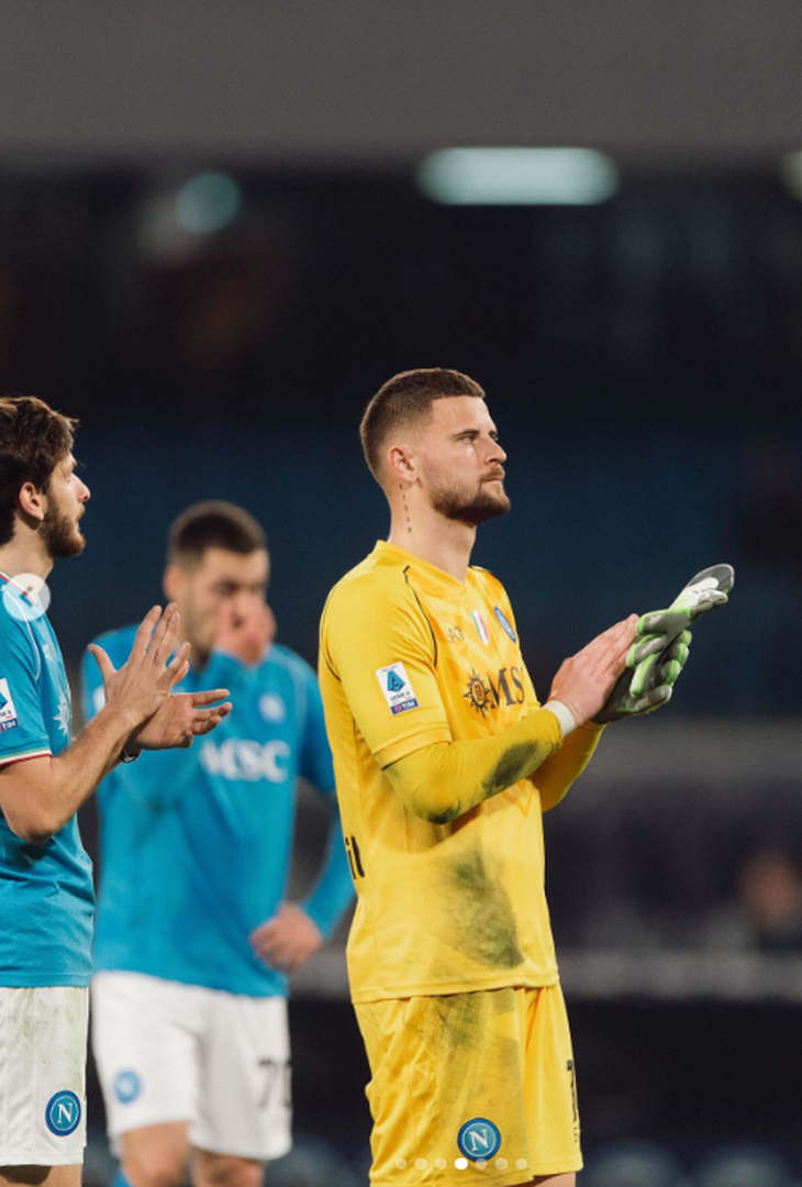 GALLERY Contini celebra l’esordio in serie A: “Il sogno di ogni figlio di Napoli” - immagine 5