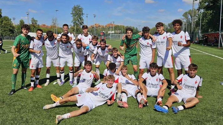 L'Under 18 del Milan dopo la vittoria per 2-1 contro il Lecce | AC Milan News (Getty Images) Progetto Milan Futuro, 6 su 6 in questo turno: vince anche l'Under 18