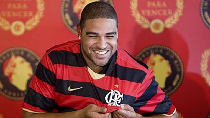 Adriano e la presunta relazione con Hilton Barros. L’Imperatore è furioso: “Sono un uomo! Ho…” - immagine 1