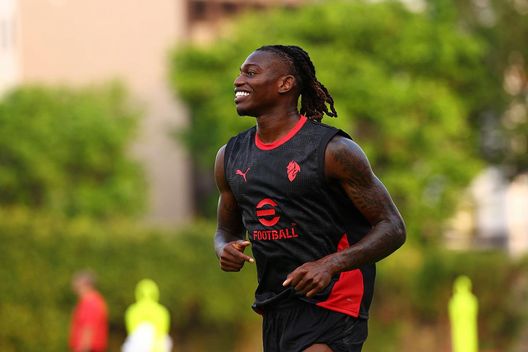 Sky – Milan, elongazione al polpaccio per Leao: salta la prima di campionato con la Cremonese- immagine 3