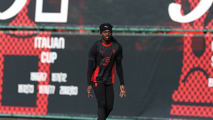 CAIRATE, ITALY - OCTOBER 22: Rafael Leao of AC Milan in action during AC Milan training session at Milanello on October 22, 2025 in Cairate, Italy. (Photo by Claudio Villa/AC Milan via Getty Images)  serie-a-il-milan-per-confermare-la-vetta-gimenez-e-leao-in-pole-per-un-gol