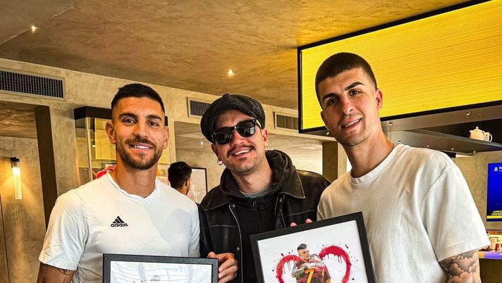 Drugi in visita a Trigoria: gli scatti con Gasperini, Mancini e Pellegrini – FOTO Drugi in visita a Trigoria: gli scatti con Gasperini, Mancini e Pellegrini – FOTO - immagine 1