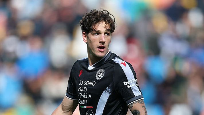 UDINE, ITALY - OCTOBER 05: Nicolò Zaniolo of Udinese looks on during the Serie A match between Udinese Calcio and Cagliari Calcio at Stadio Friuli on October 05, 2025 in Udine, Italy. (Photo by Timothy Rogers/Getty Images) Zaniolo: “Mi danno del bad-boy? Rispondo così. Gli infortuni, la Roma, il ruolo e se mi provocano…” - immagine 1