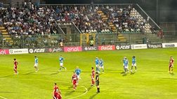 Gianluca Conte imita i tecnici del football americano: il gesto durante l’amichevole