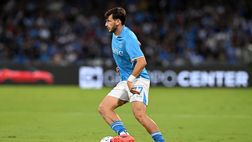 FOTO Kvara celebra il primato in classifica del Napoli, spunta il commento di Ngonge