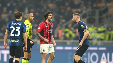 MILAN, ITALY - FEBRUARY 05: Sandro Tonali of AC Milan and Milan Skriniar of FC Internazionale react during the Serie A match between FC Internazionale and AC Milan at Stadio Giuseppe Meazza on February 05, 2022 in Milan, Italy. (Photo by Claudio Villa/AC Milan via Getty Images)