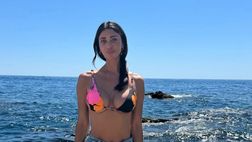 Belen, giornata al mare. La Rodriguez in bikina ammutolisce il web