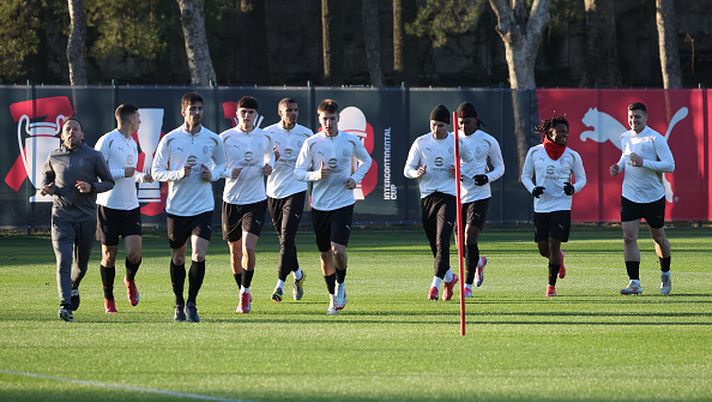 CAIRATE, ITALY - FEBRUARY 06: Players of AC Milan attend AC Milan training session at Milanello on February 06, 2025 in Cairate, Italy. (Photo by Sara Cavallini/AC Milan via Getty Images)  Il Milan ha due squadre: le può utilizzare e le può mischiare - immagine 1