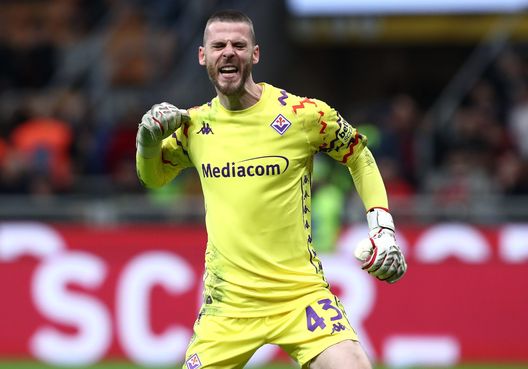 MILAN, ITALY - APRIL 05: David de Gea of ACF Fiorentina reacts during the Serie A match between AC Milan and ACF Fiorentina at Stadio Giuseppe Meazza on April 05, 2025 in Milan, Italy. (Photo by Marco Luzzani/Getty Images) La terza semifinale è in tasca! Fiorentina, ora caccia alla Champions- immagine 2