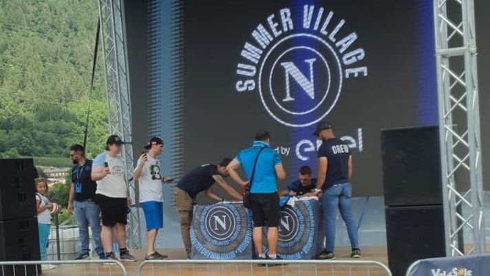 FOTO Rafa Marin e Caprile firmano autografi ai tifosi azzurri - immagine 1