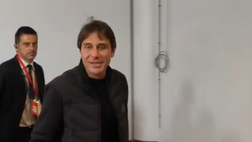 Conte lascia lo stadio da Luz, il saluto del tecnico azzurro IL VIDEO