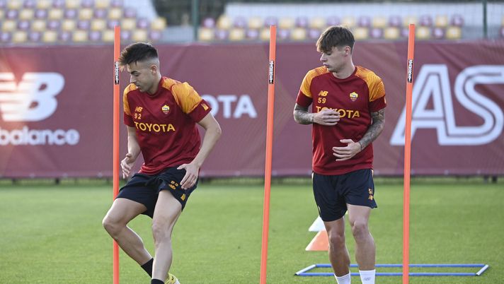 Nicola Zalewski e Stephan El Shaarawy, giocatori della Roma