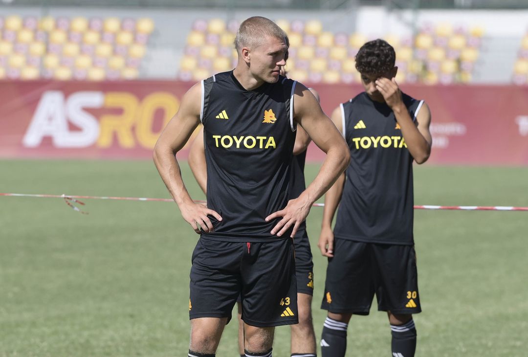 Roma al lavoro senza i nazionali: assenti Dybala e Sanches – FOTO GALLERY - immagine 2