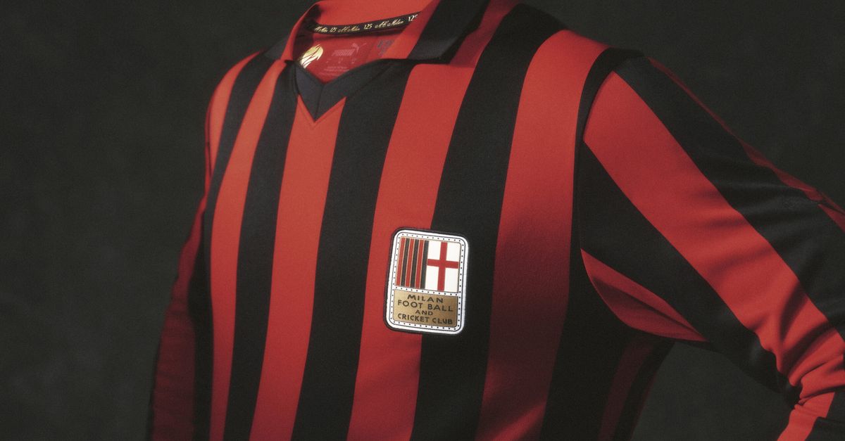 Milan Genoa, rossoneri in campo con la maglia celebrativa dei 125 anni