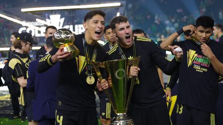 santiago-gimenez-bebote-finale-gold-cup-stati-uniti-messico-infortunio-mano-houston-texas