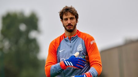 COMO, ITALY - SEPTEMBER 27: Raffaele Di Gennaro of FC Internazionale in action during the FC Internazionale training session at the club's training ground BPER Training Centre at Appiano Gentile on September 27, 2024 in Como, Italy. (Photo by Mattia Ozbot - Inter/Inter via Getty Images)