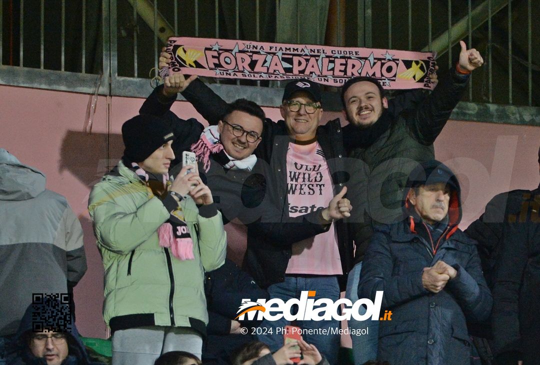 FOTOTIFO Palermo-Bari 3-0, gli scatti ai tifosi al “Renzo Barbera” (GALLERY) - immagine 57