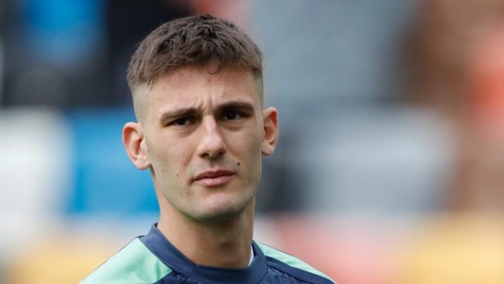 UDINE, ITALY - FEBRUARY 16: Lorenzo Lucca of Udinese during the warm up before the Serie A match between Udinese and Empoli at Stadio Friuli on February 16, 2025 in Udine, Italy. (Photo by Timothy Rogers/Getty Images) Napoli, si riflette sui costi di Darwin Nunez. Previsti nuovi contatti per Lucca - immagine 1