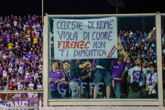 FOTO – La Curva Fiesole ricorda Pin: “Celeste di nome, Viola di cuore” - immagine 1
